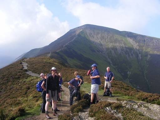 11_40-1.jpg - A-party climbing to Grisedale Pike